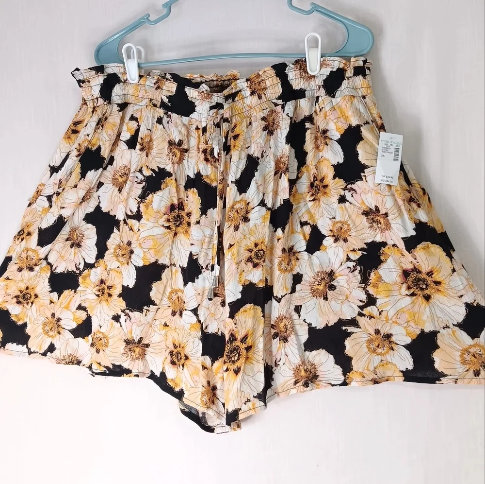 NWT Resort wear short pockets floral print Black Cream rayon Plus Size 2X. - Picture 14 of 15